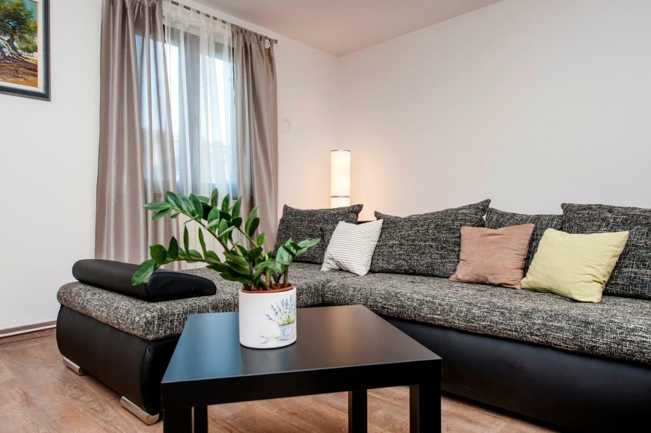 Apartment Nika Rovinj Exterior photo