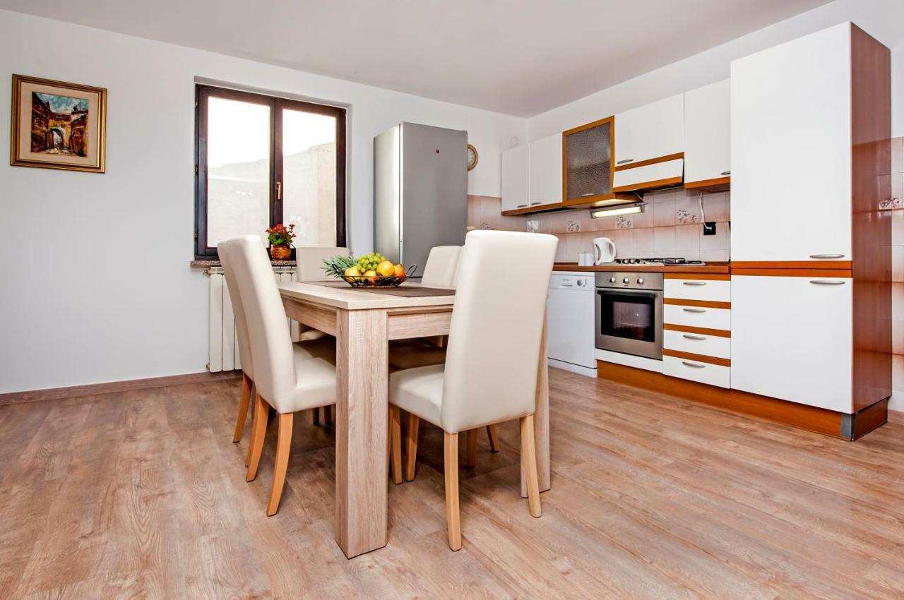 Apartment Nika Rovinj Exterior photo